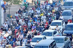 Dùng khẩu trang chuyên dụng khi ra đường