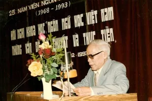 Giáo sư Hoàng Phê. Ảnh tư liệu