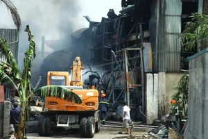 Cháy kho hóa chất tại Hà Nội