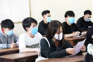 Thí sinh tỉnh Quảng Trị tham dự buổi thi vào sáng 10-8. Ảnh: NGUYỄN HOÀNG