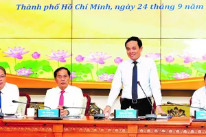 Đồng chí Trần Lưu Quang phát biểu trong buổi tiếp, làm việc với đoàn trưởng cơ quan đại diện Việt Nam tại nước ngoài. Ảnh: VIỆT DŨNG