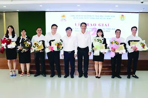 Công ty TNHH MTV Xổ số kiến thiết thành phố trao giải Hội thi tìm hiểu kiến thức pháp luật trực tuyến năm 2020