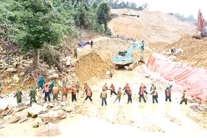 Dựng lại nhà cho dân vùng sạt lở