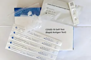 Một bộ xét nghiệm nhanh kháng nguyên Covid-19