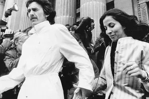 Harrison và vợ năm 1981. Ảnh: AP