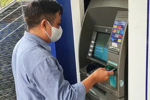 Giao dịch rút tiền tại cây ATM sẽ thuận tiện hơn khi sử dụng CCCD gắn chip