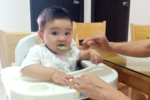 Ánh mắt, nụ cười của con là sự động viên lớn nhất trong những ngày khó khăn