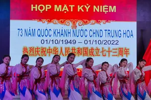 Tiết mục ca múa chào mừng kỷ niệm 73 năm Quốc khánh nước Cộng hòa Nhân dân Trung Hoa