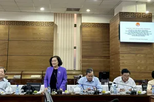 Đại diện Hội Khuyến học TPHCM báo cáo về hoạt động của Hội. Ảnh: PNO