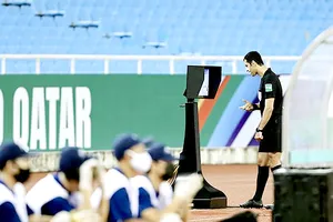 Công nghệ VAR được sử dụng phổ biến trên thế giới. Ảnh: MINH TUẤN