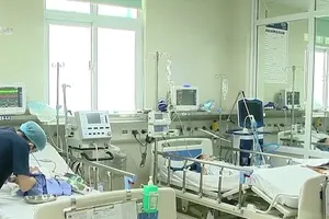 Điều trị bệnh nhân cúm tại Bệnh viện Nhi Trung ương