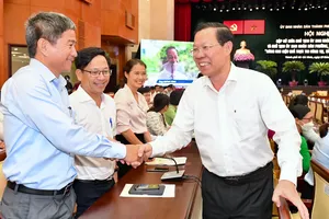 Chủ tịch UBND TPHCM gặp gỡ 312 chủ tịch phường, xã, thị trấn