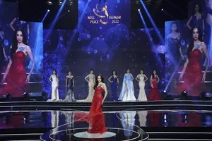 Đừng để hoa hậu thành “món hàng”