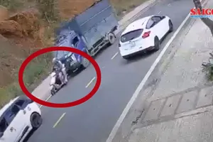 Đà Lạt: Xe tải tông liên tiếp xe máy, ô tô khiến 2 người tử vong