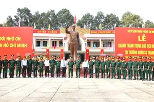 Tượng Chủ tịch Hồ Chí Minh trang trọng trong khuôn viên Trường Quân sự TPHCM