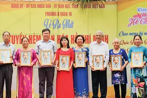 Thành phố thanh bình dịp lễ