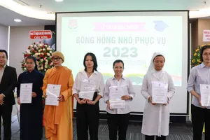 Quỹ Từ thiện Bông hồng nhỏ trao học bổng "Bông hồng nhỏ phục vụ" 2023