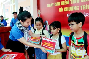 Tuổi trẻ thành phố đến với vùng biên