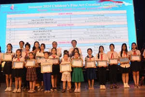 Trao tặng giải thưởng tranh vẽ thiếu nhi với chủ đề “Chung tay kiến tạo hòa bình”