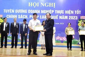 Cục thuế TPHCM tuyên dương 136 doanh nghiệp tiêu biểu