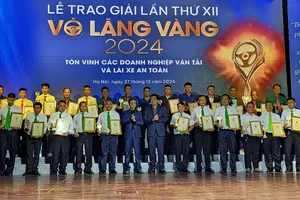 Uỷ ban An toàn giao thông Quốc gia đã trao giải thưởng Vô lăng vàng lần thứ 12