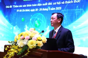 Thứ trưởng Bộ Y tế Nguyễn Tri Thức phát biểu tại hội nghị khoa học kỹ thuật Trường Đại học Y Dược TPHCM