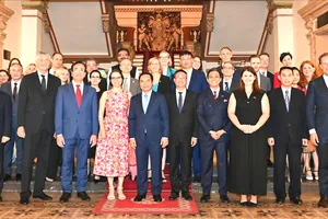 Lãnh đạo TPHCM gặp gỡ đại diện các cơ quan lãnh sự