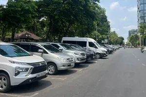 Vì sao sử dụng lòng đường thu phí đậu xe vẫn... bị lỗ?