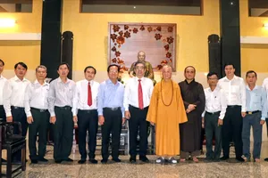 Đồng chí Nguyễn Phước Lộc thăm, chúc mừng cơ sở tôn giáo nhân Đại lễ Phật đản