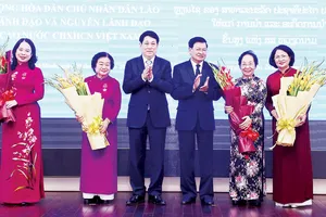 Nhà nước Lào trao tặng Huân chương cao quý cho lãnh đạo cấp cao Việt Nam