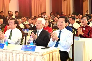 Tổng Bí thư Tô Lâm gửi hoa chúc mừng Báo SGGP kỷ niệm 50 năm ngày ra số báo đầu tiên