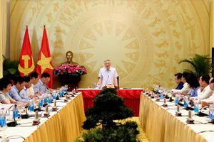 Phó Thủ tướng Thường trực Chính phủ Nguyễn Hòa Bình chủ trì cuộc họp