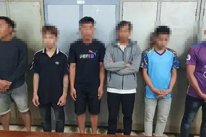 Bắt tạm giam nhóm đối tượng hiếp dâm bé gái 14 tuổi