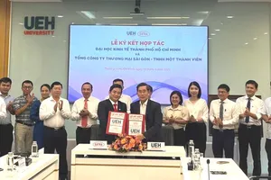 Tổng Công ty Thương mại Sài Gòn TNHH MTV (SATRA) và Đại học Kinh tế TPHCM (UEH) chính thức ký kết chương trình liên kết hợp tác chiến lược toàn diện