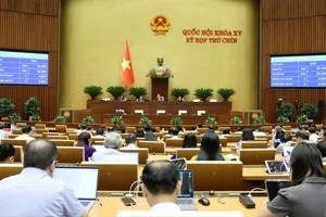 Quốc hội thông qua Luật sửa đổi, bổ sung một số điều của Luật Đấu thầu; Luật Đầu tư theo phương thức đối tác công tư; Luật Hải quan; Luật Thuế giá trị gia tăng, Luật Thuế xuất khẩu, thuế nhập khẩu; Luật Đầu tư; Luật Đầu tư công; Luật Quản lý, sử dụng tài sản công (1 luật sửa 8 luật). Ảnh: QUANG PHÚC