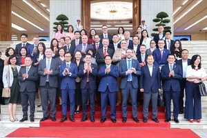 Thủ tướng Phạm Minh Chính với các doanh nghiệp Anh quốc hoạt động, đầu tư, kinh doanh tại Việt Nam. Ảnh: VIẾT CHUNG