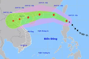 Bão Wipha tiến vào Biển Đông, biển động dữ dội
