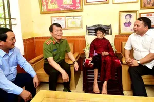 Dâng hương tưởng niệm, tri ân các Anh hùng liệt sĩ Công an nhân dân