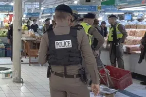 Cảnh sát tại hiện trường vụ xả súng hàng loạt ở thủ đô Bangkok. Ảnh: The Strait Times