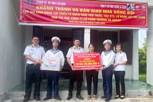 Hoa nhân ái của người lính biển