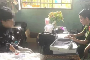 Đối tượng 10X làm giả hơn 300 hóa đơn ngân hàng để lừa đảo mua hàng trên mạng