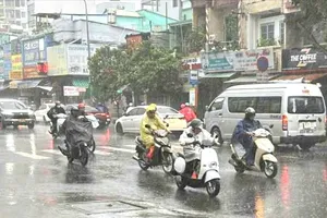 Mưa vào sáng sớm 26-8, tại khu vực phường Phú Thọ Hòa, TPHCM. Ảnh: TH