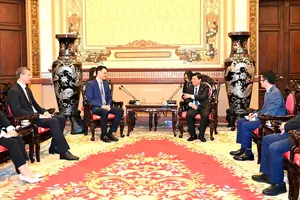 Phó Bí thư Thành ủy, Chủ tịch HĐND TPHCM Võ Văn Minh tiếp đoàn công tác Công ty P&G Việt Nam do ông Marwane Tahri, Tổng giám đốc Công ty P&G Việt Nam làm trưởng đoàn. Ảnh: VIỆT DŨNG 