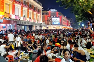 “Sức nóng” tràn ngập phố phường Hà Nội trước giờ diễu binh, diễu hành mừng Quốc khánh 2-9