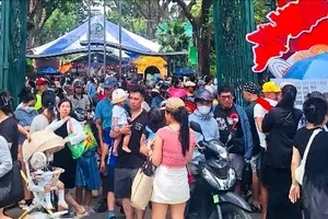 TPHCM nhộn nhịp khách vui chơi, mua sắm dịp Lễ Quốc khánh 2-9