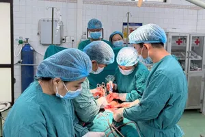 Cắt bỏ khối u "khủng", cứu sống nữ bệnh nhân 35 tuổi