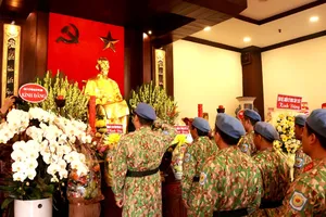 Bệnh viện Dã chiến cấp 2 số 7 dâng hương báo công Bác Hồ tại Bảo tàng Hồ Chí Minh - Chi nhánh TPHCM