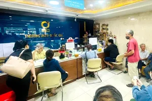 Giá vàng miếng SJC vượt 132 triệu đồng/lượng