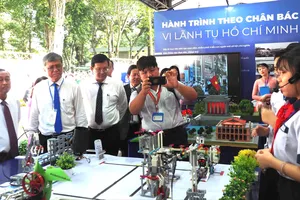 Dấu ấn và khát vọng qua triển lãm 50 năm giáo dục TPHCM