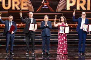 Chủ tịch Quốc hội Trần Thanh Mẫn trao giải thưởng Chính Vinfuture 2025 cho các nhà khoa học 